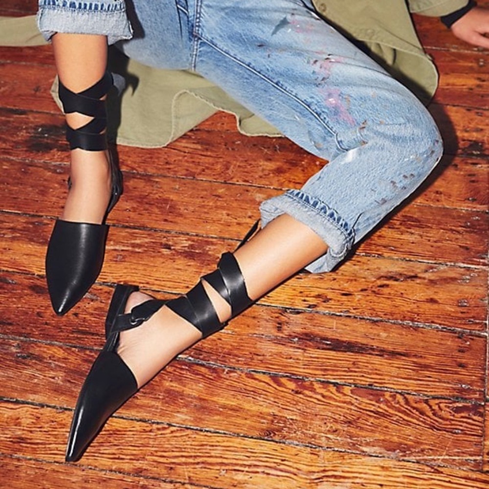 New without tag Free people black genuine leather flat sandals